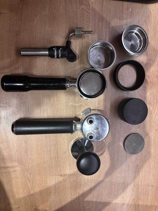 Pachet Espressor si rasnita Delonghi Dedica barista pack