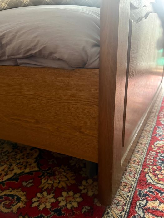 Кровать тумбочки комод