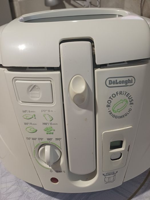 Продам фритюрнцу Delonghi
