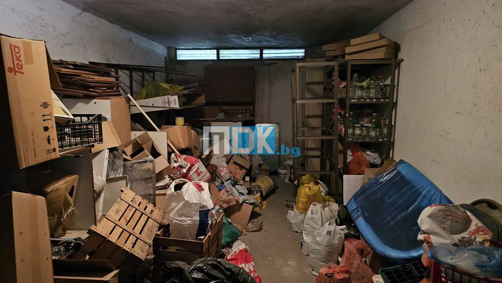 Голям гараж Въстанически