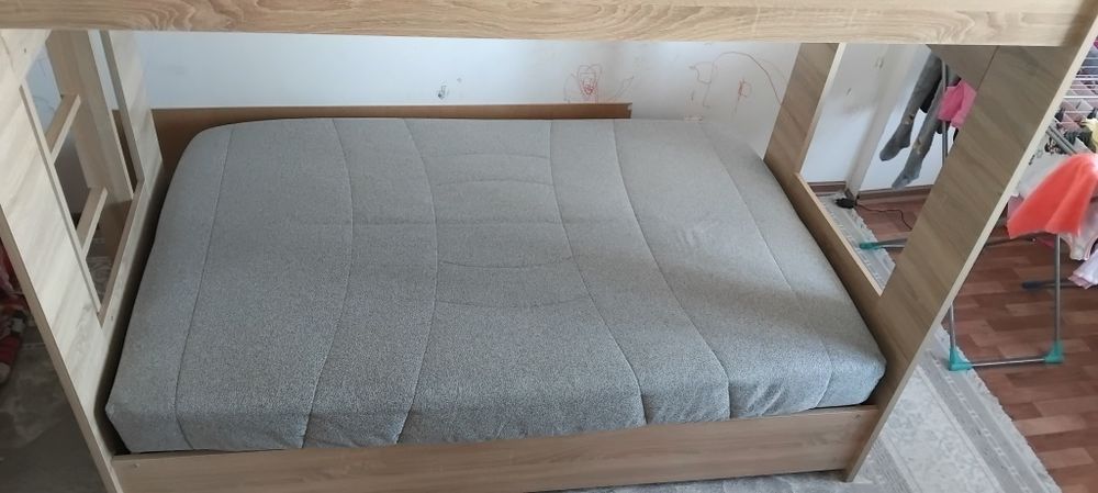 Двухъярусная кровать