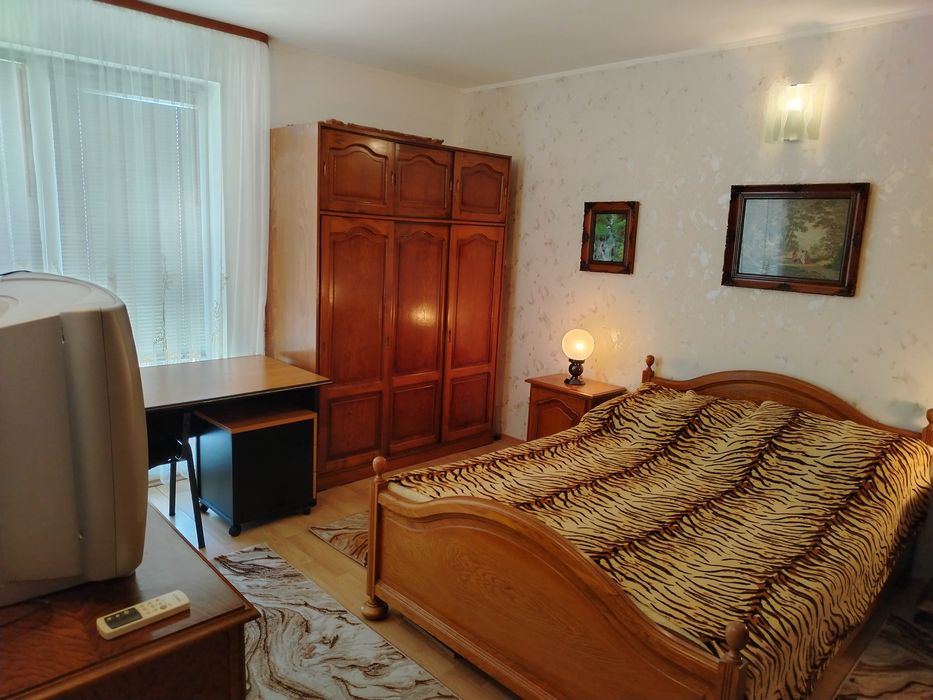 Închiriez etaj vila