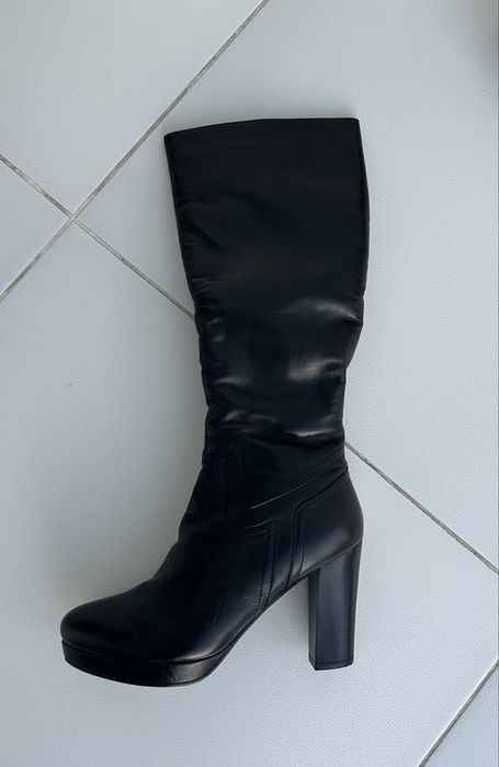 Зимние сапоги с каблуком