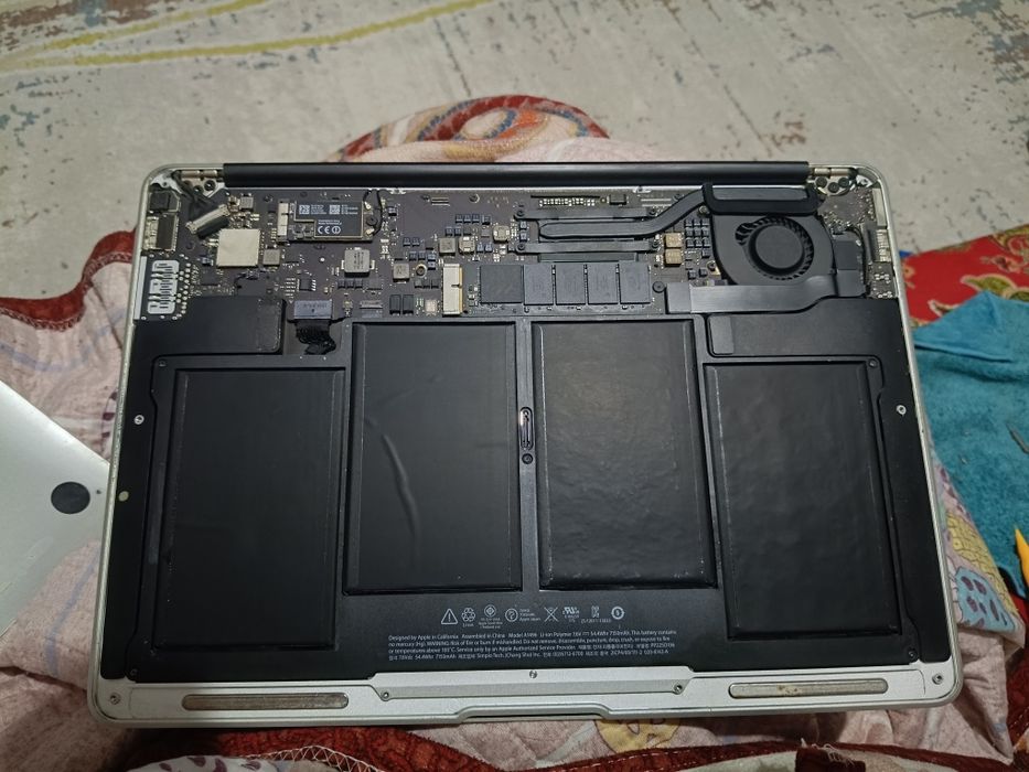 Ноутбук Маккреатор и5  windows 10 EAC