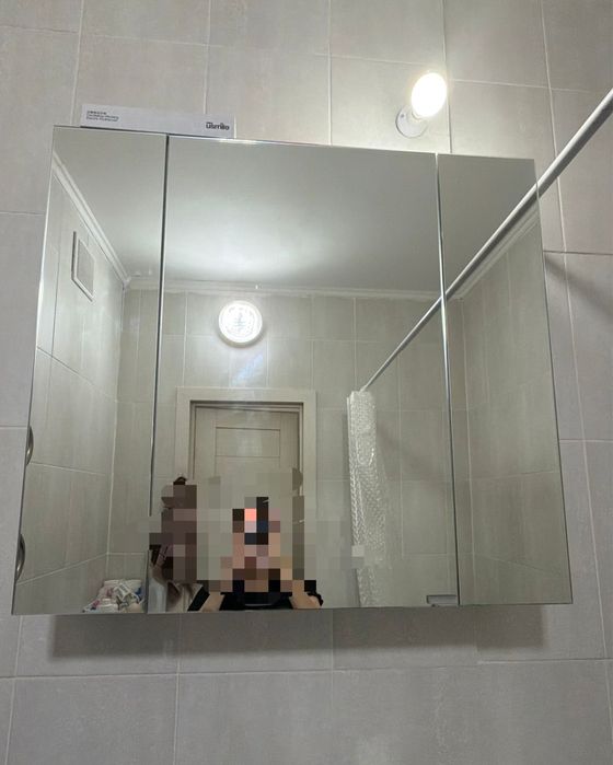 Продам в ванну зеркало шкаф