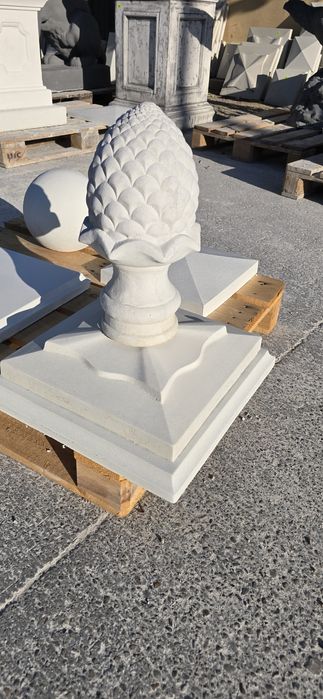 Capace/coame /glafuri/bile de  gard din ciment alb