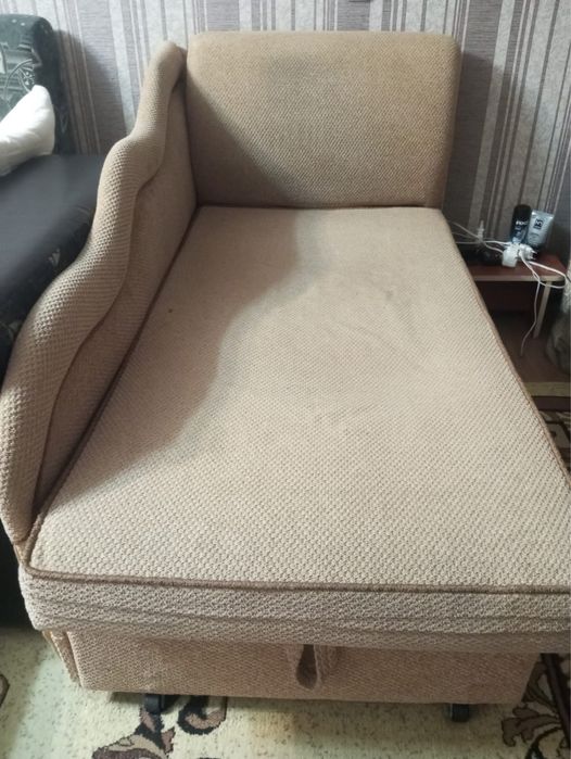 Продам диван  10000тг.