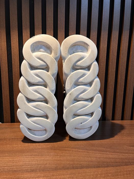 Versace chain reaction