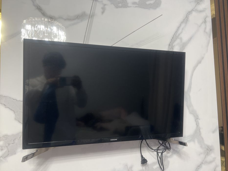 продаю телевизор SmartTv