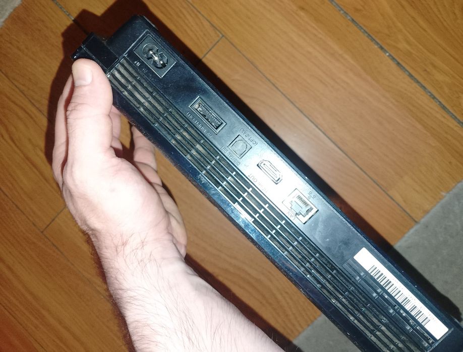 Vând PS 3 cu o maneta și diferite jocuri