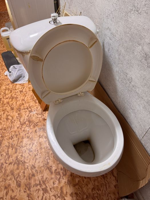 СРОЧНО бесплатно унитаз