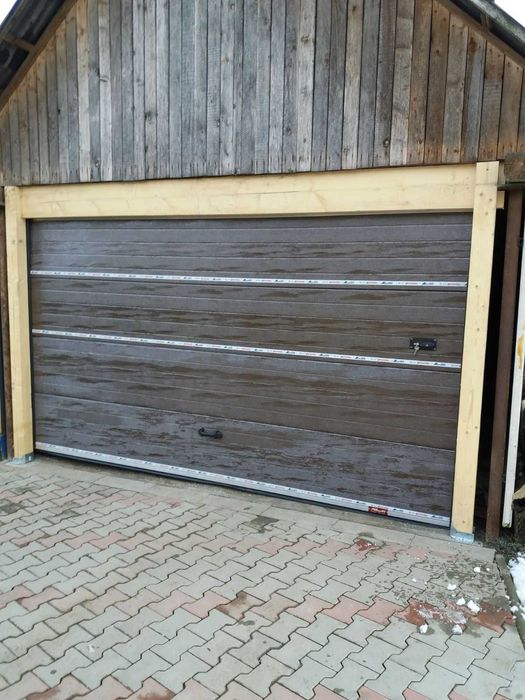 Ușă garaj secțională