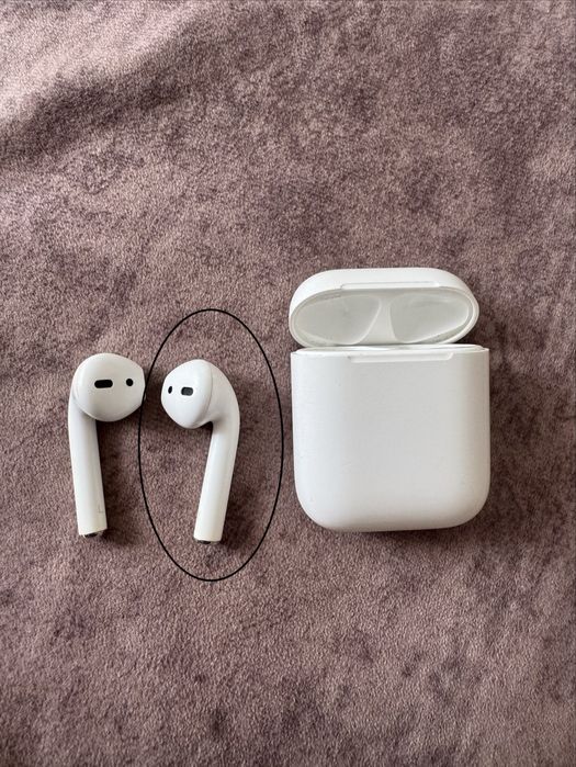 Apple AirPods (1st generation)