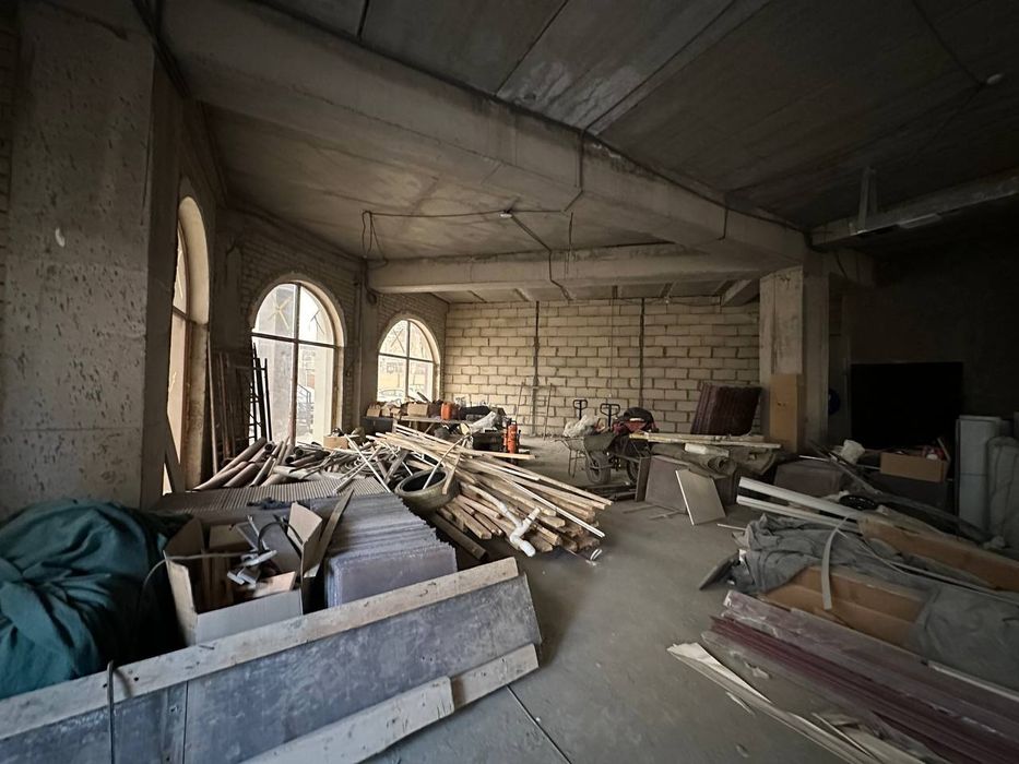 Срочно продается коммерческое помещения 400 кв.м Узбум первая линия