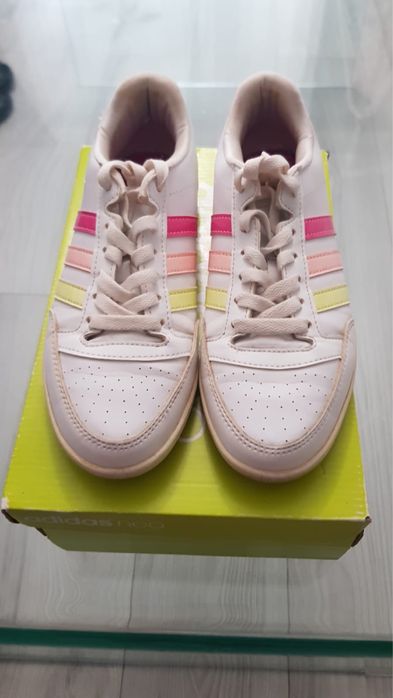 Adidasi dama marca Adidas