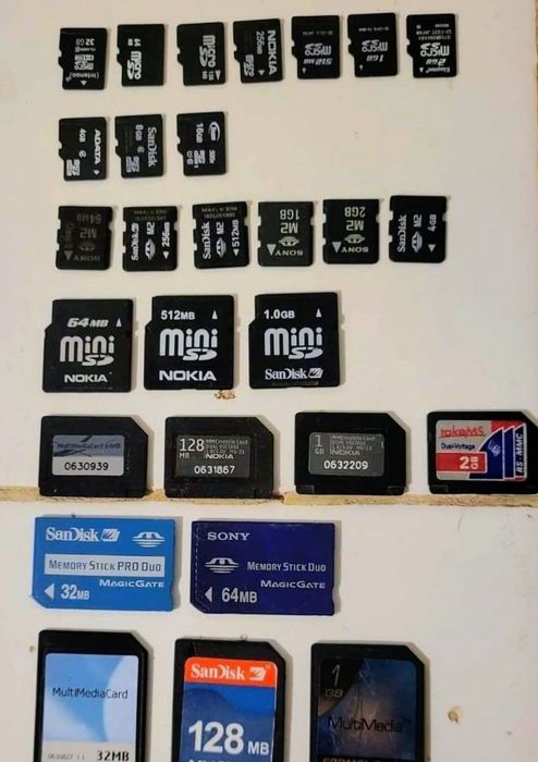 Продавам мемори карти micro SD, M2, mini SD, MMC и други от 32MB до 16GB