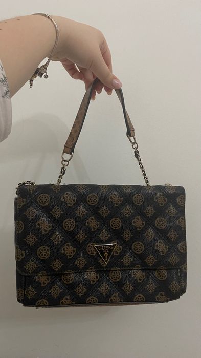Дамска чанта Guess