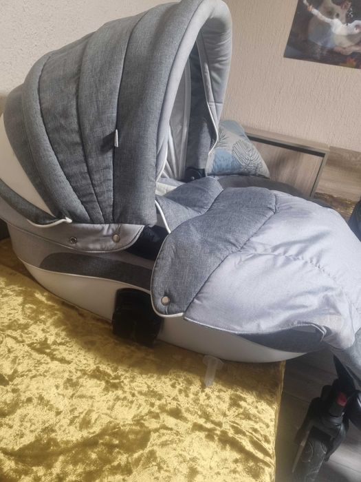 Бебешка количка  с кош за новородено!