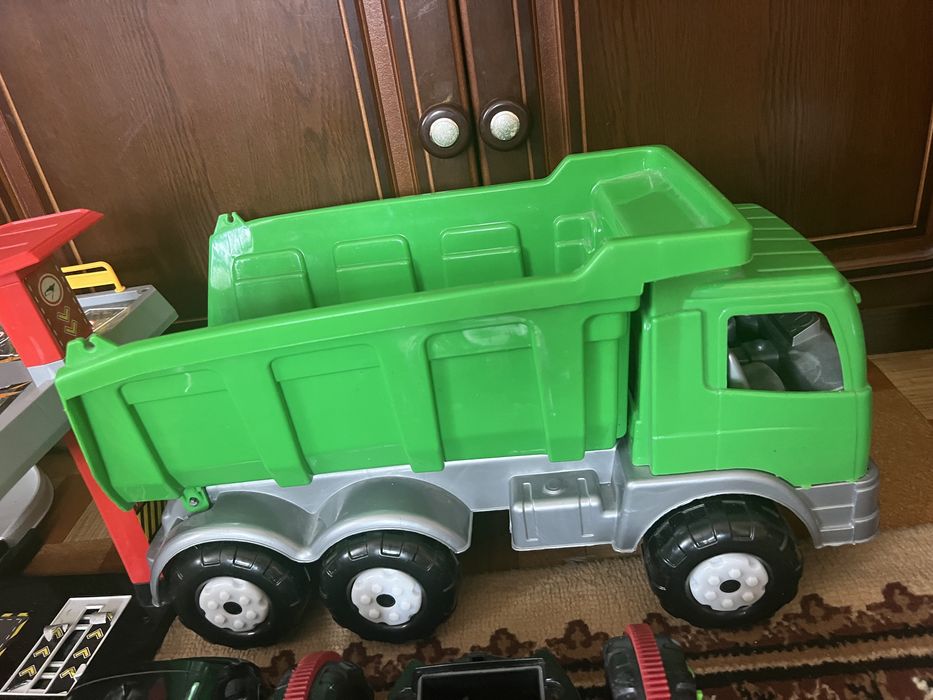 машинки кран и самосвал