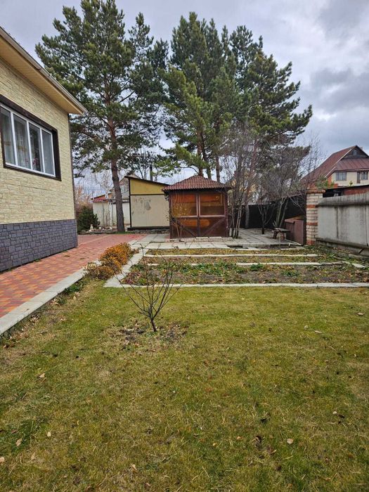 Продам  кирпичный коттедж