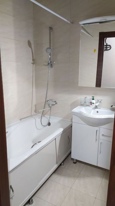 Болла учун акуратний яшийдигон. Гилам Соп койилган