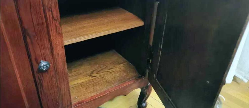 Mobilier lemn masiv cu două uși