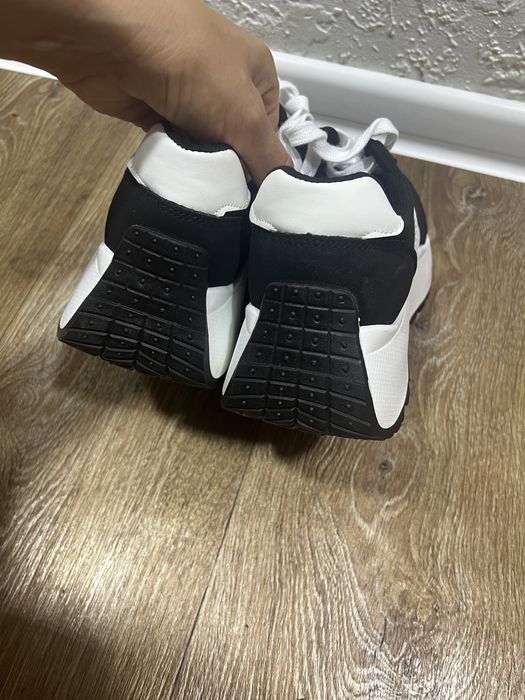 Продам кроссовки 39-40