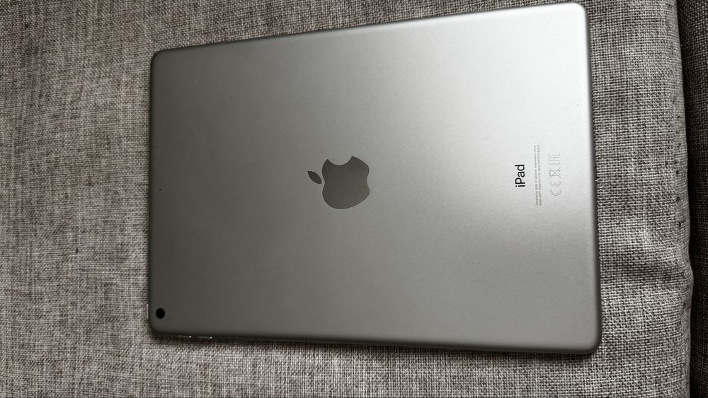 Продавам Ipad 8th Gen