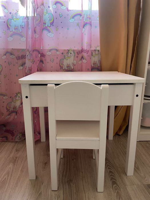 Masa cu spatiu depozitare Ikea