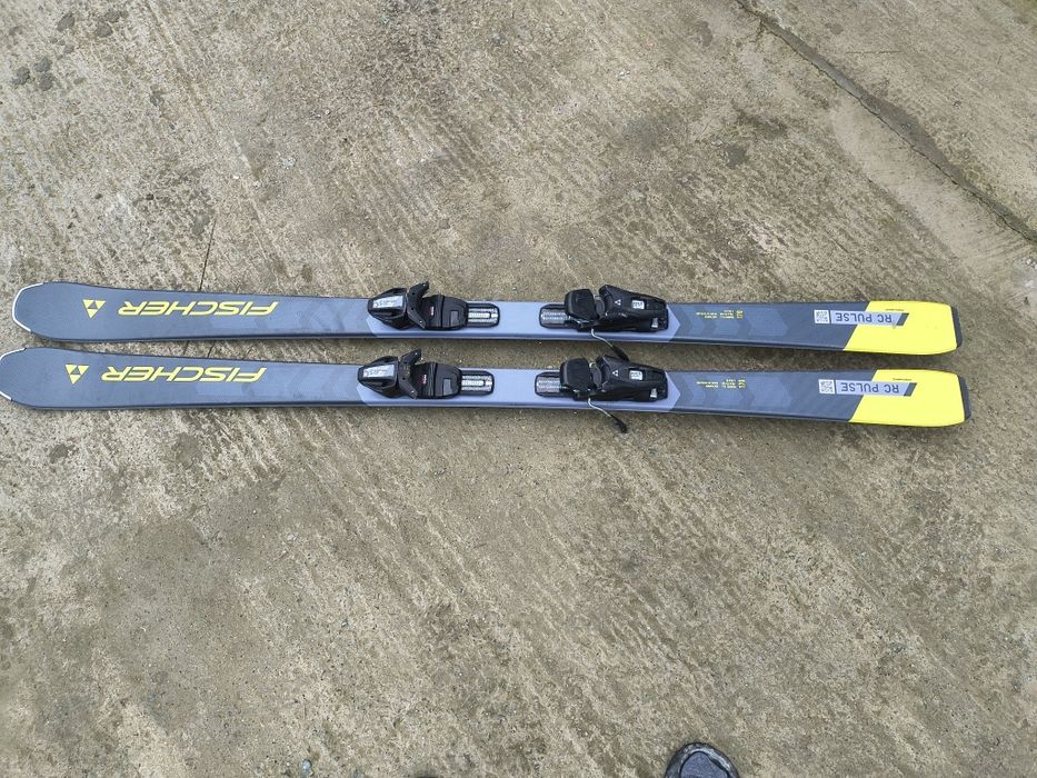 Schiuri / skiuri Fischer 170cm  aproape noi