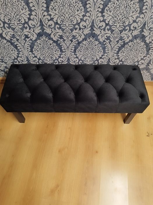 Vând băncuță, canapeluță tapițată , Chesterfield,din catifea, negru