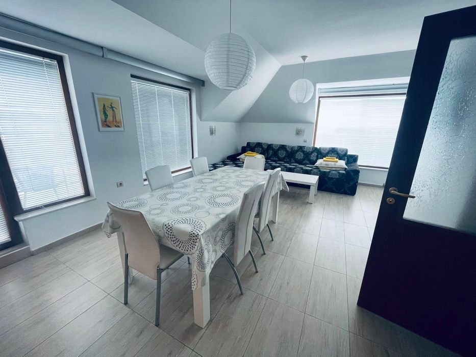 Дава се под наем Двустаен апартамент в к.к. Св.Св. Константин и Елена - 65 кв.м за 498.27 € - Снимка #1