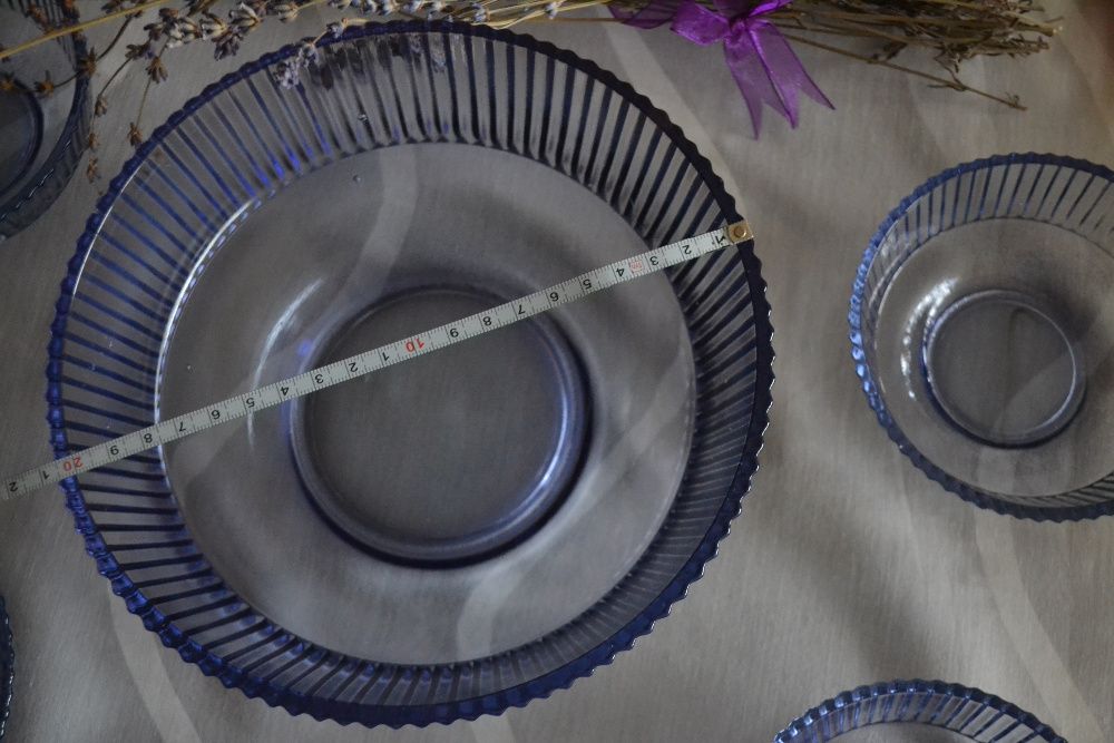 сервиз от синьо стъкло