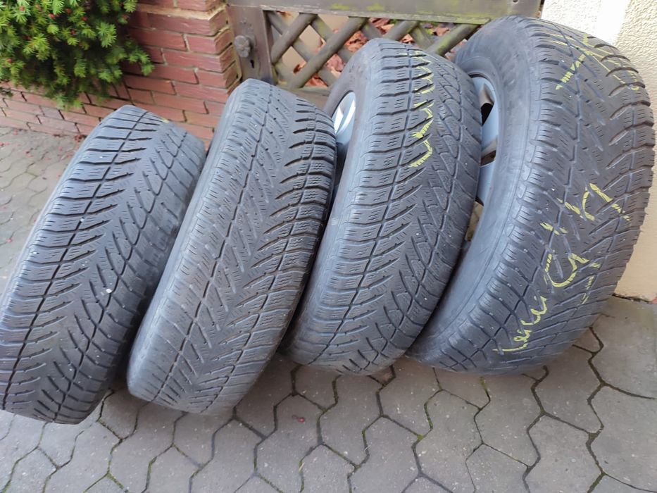 Vand Anvelope De Iarna / Cauciucuri De Iarna 225-65-17” M+S