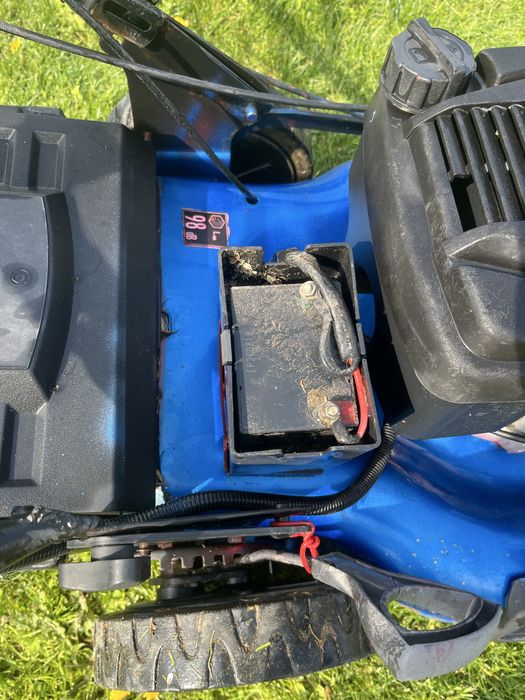 Masina de tuns iarba cu electromotor