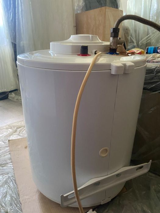 Vând boiler Bosch 60 litri folosit