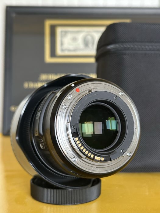 Obiectiv Sigma 50mm f/1.4 DG HSM Art (Montură Canon EF) + Husă & Parasolaru