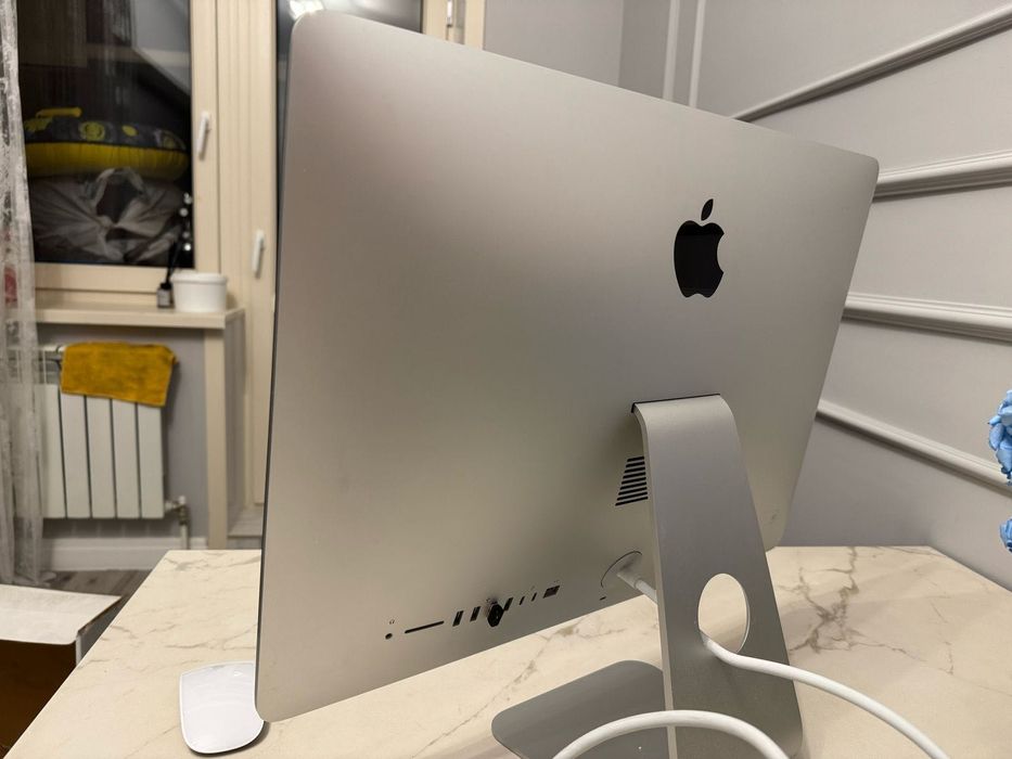 iMac 21,5-inch 2017, Apple Magic Mouse, Apple Magic Keyboard