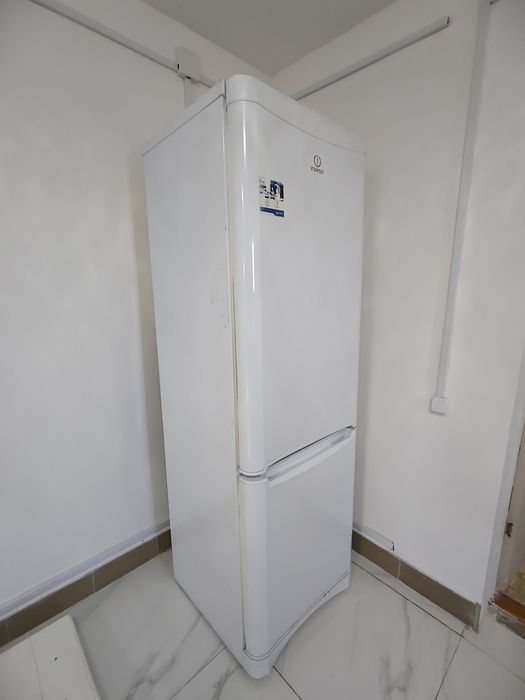 Холодильник Indesit