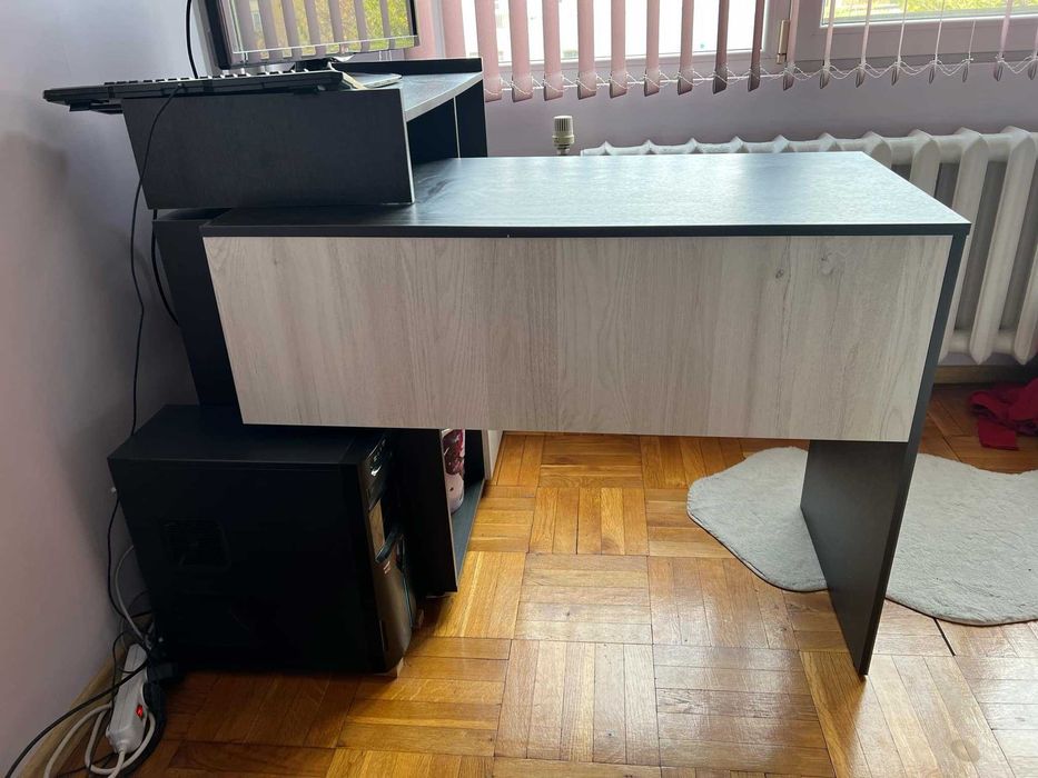 Бюро за ученик или за работа