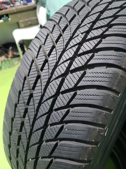 4 бр зимни 205/60/17 Bridgestone