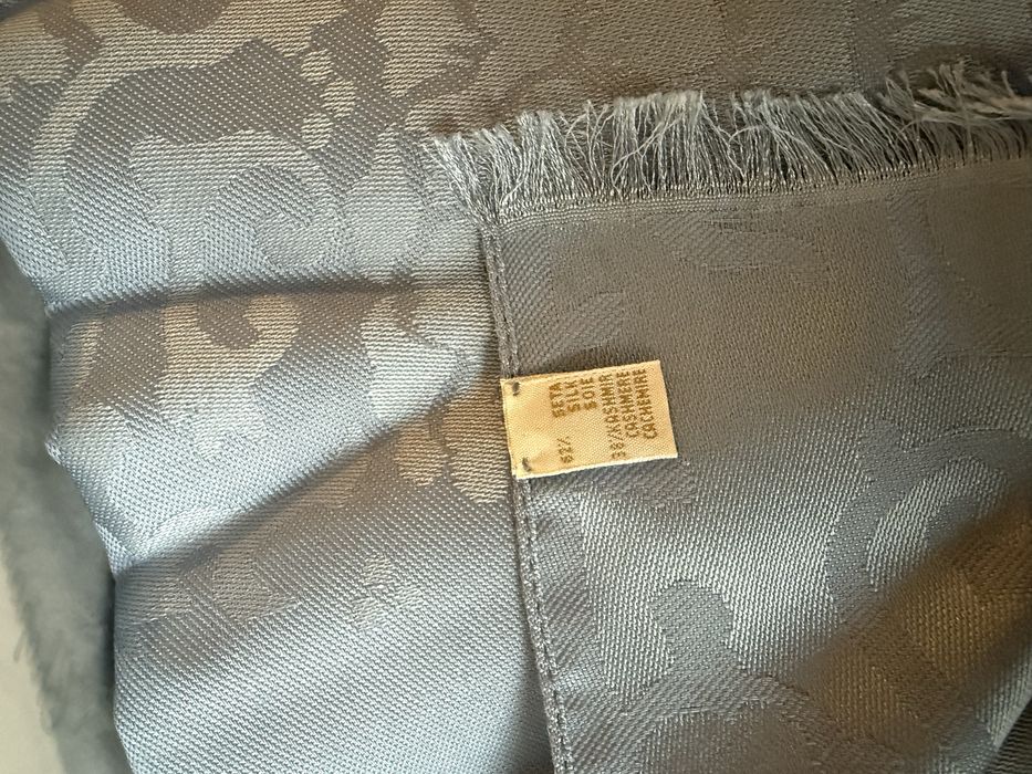 Оригинален чисто нов шал Chopard!