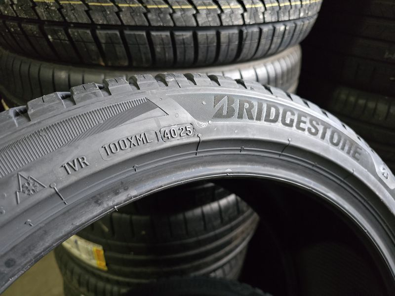 235/45/19 BRIDGESTONE 4бр