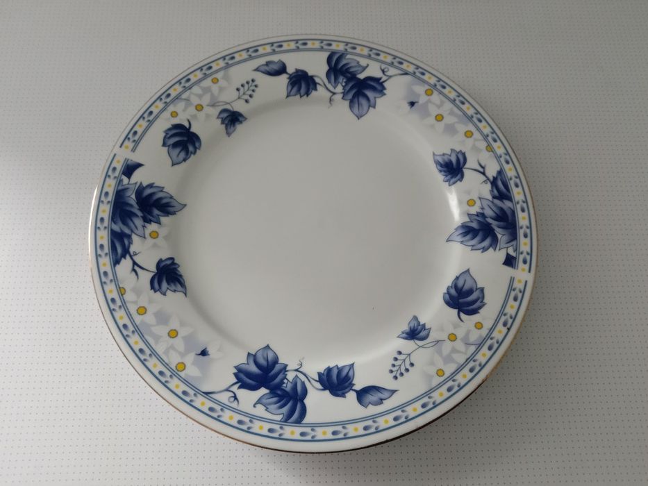 Продам тарелки сервировочные.