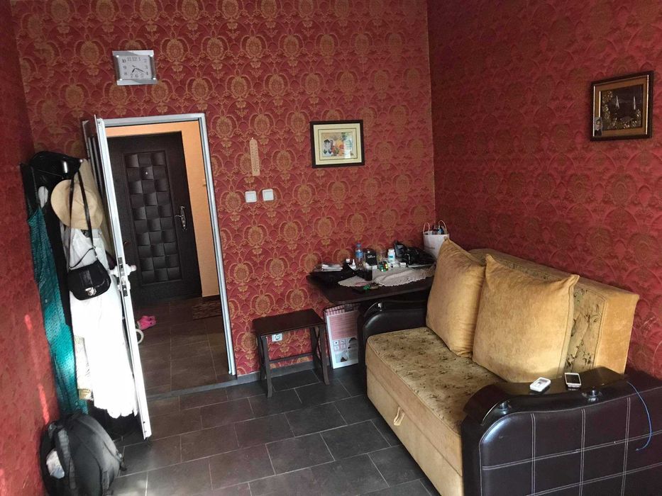 Дава се под наем Едностаен апартамент в Бургас, Център - 25 кв.м за 204 € - Снимка #1