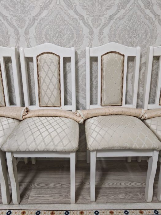 Стулья для гостиной в хорошем состоянии