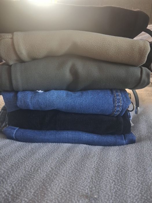 Дънки и спортни панталони