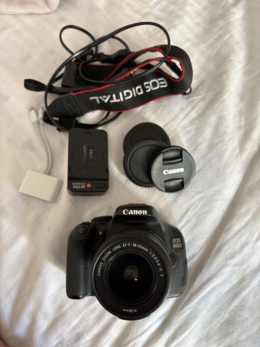 Canon EOS 600D , обьектив 18-55mm