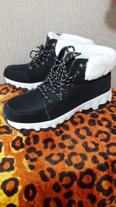 Продам полуботинки новые абсолютно 44 размера