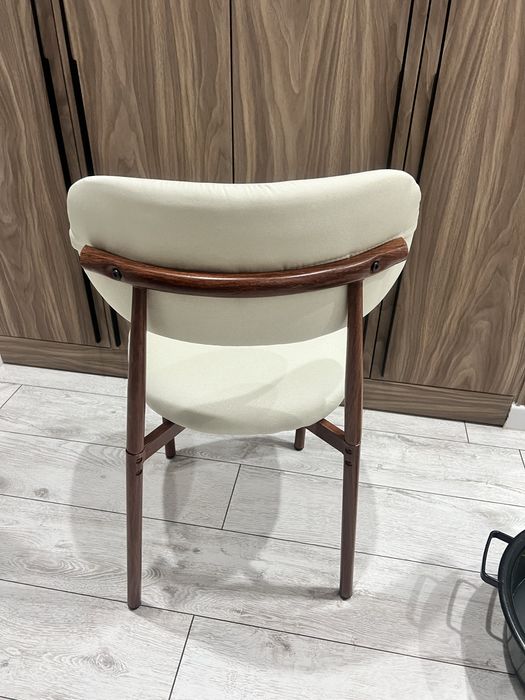 Продам хитовые стулья 4 шт